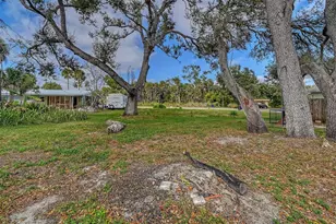 1203 Pineland Ave, Venice, FL 34285 - Photo 19