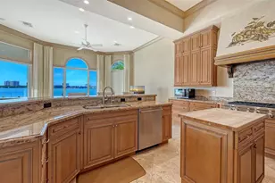 570 S Spoonbill Dr, Sarasota, FL 34236 - Photo 29