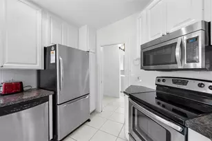 5840 Helicon Pl, Sarasota, FL 34238 - Photo 7