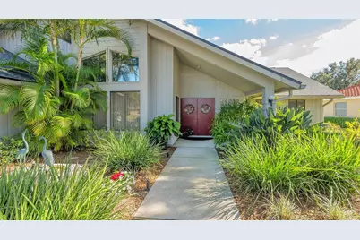 8142 Misty Oaks Boulevard, Sarasota, FL 34243 - Photo 3