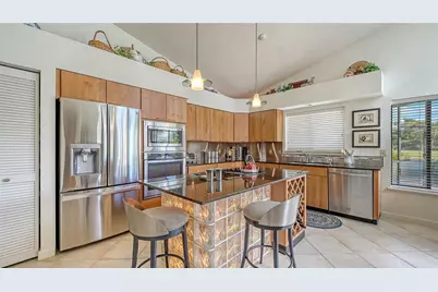 8142 Misty Oaks Boulevard, Sarasota, FL 34243 - Photo 11
