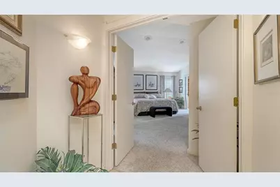 8142 Misty Oaks Boulevard, Sarasota, FL 34243 - Photo 15