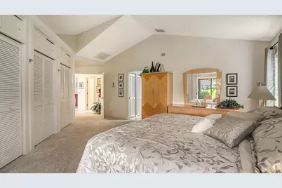 8142 Misty Oaks Boulevard, Sarasota, FL 34243 - Photo 17