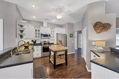 4511 Del Sol Boulevard S, Sarasota, FL 34243 - Photo 13