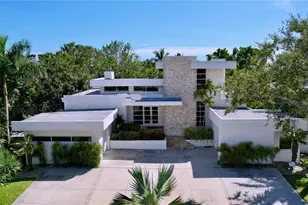 1347 Harbor Dr, Sarasota, FL 34239 - Photo 1