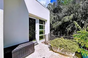 1347 Harbor Dr, Sarasota, FL 34239 - Photo 9