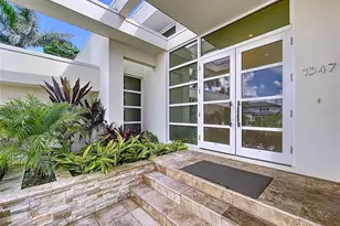 1347 Harbor Dr, Sarasota, FL 34239 - Photo 5