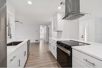 4423 Meadow Creek Circle, Sarasota, FL 34233 - Photo 11