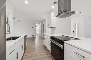 4423 Meadow Creek Cir, Sarasota, FL 34233 - Photo 11