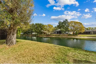 4423 Meadow Creek Circle, Sarasota, FL 34233 - Photo 9