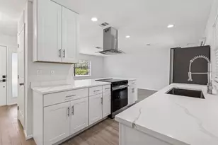 4423 Meadow Creek Cir, Sarasota, FL 34233 - Photo 17