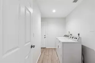 4423 Meadow Creek Cir, Sarasota, FL 34233 - Photo 45