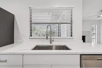 4423 Meadow Creek Circle, Sarasota, FL 34233 - Photo 13