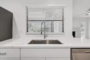 4423 Meadow Creek Cir, Sarasota, FL 34233 - Photo 13