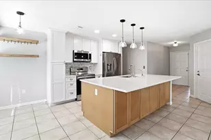 6808 Friendship Dr, Sarasota, FL 34241 - Photo 9