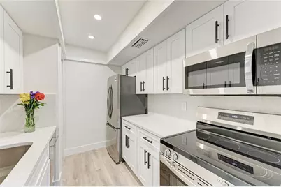 800 S Blvd Of The Presidents #9, Sarasota, FL 34236 - Photo 7