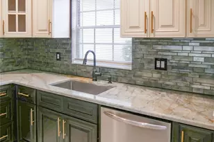 2411 Aspinwall St, Sarasota, FL 34237 - Photo 5