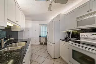 19 Whispering Sands Dr, Sarasota, FL 34242 - Photo 7