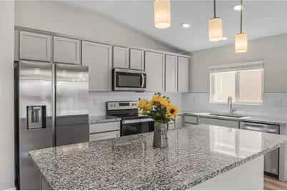 7326 34th Court E, Sarasota, FL 34243 - Photo 3