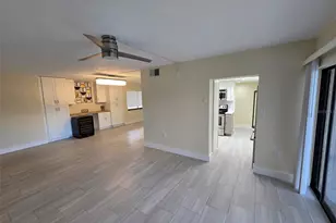 2718 Orchid Oaks Dr, Sarasota, FL 34239 - Photo 7