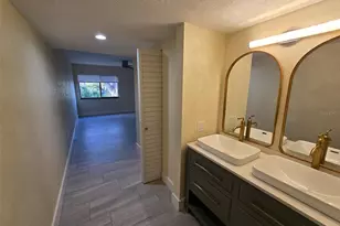 2718 Orchid Oaks Dr, Sarasota, FL 34239 - Photo 11