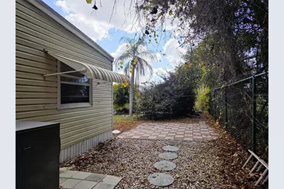 302 Oakwood Boulevard W, Sarasota, FL 34237 - Photo 7