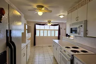 302 Oakwood Blvd W, Sarasota, FL 34237 - Photo 17