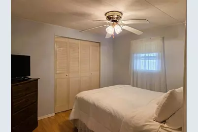 302 Oakwood Boulevard W, Sarasota, FL 34237 - Photo 35