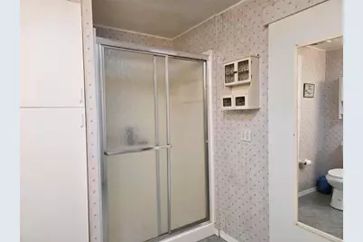 302 Oakwood Boulevard W, Sarasota, FL 34237 - Photo 33