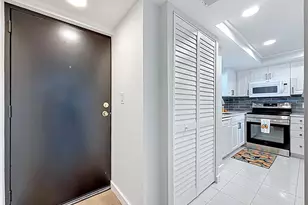 7050 Sunset Dr S, South Pasadena, FL 33707 - Photo 7