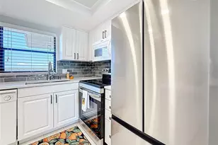 7050 Sunset Dr S, South Pasadena, FL 33707 - Photo 13