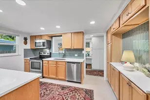 3734 Iroquois Ave, Sarasota, FL 34234 - Photo 9