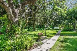 611 Woodlawn Dr, Bradenton, FL 34210 - Photo 27