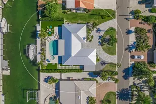 625 Dundee Ln, Holmes Beach, FL 34217 - Photo 33