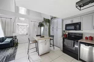 900 Riverside Dr, Tarpon Springs, FL 34689 - Photo 7