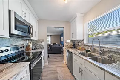 3710 Iroquois Avenue, Sarasota, FL 34234 - Photo 7