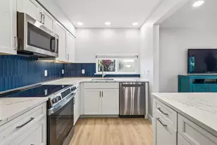 1201 E Peppertree Dr, Sarasota, FL 34242 - Photo 19