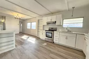 321 3rd St Dr W, Palmetto, FL 34221 - Photo 9