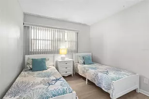 7193 W Country Club Dr N, Sarasota, FL 34243 - Photo 15