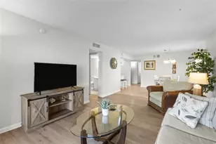 7193 W Country Club Dr N, Sarasota, FL 34243 - Photo 5