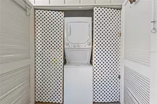 7193 W Country Club Dr N, Sarasota, FL 34243 - Photo 19