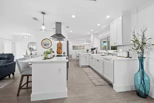 513 Outrigger Ln, Longboat Key, FL 34228 - Photo 9