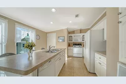 112 Oakwood Boulevard W, Sarasota, FL 34237 - Photo 7