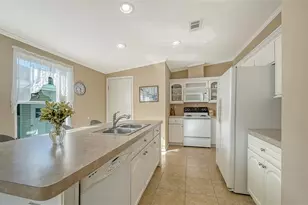 112 Oakwood Blvd W, Sarasota, FL 34237 - Photo 7