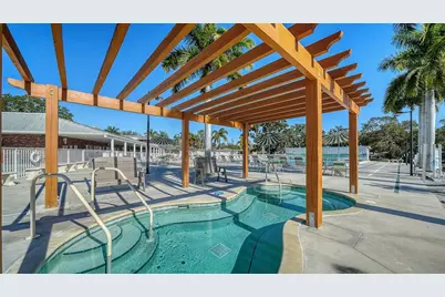 112 Oakwood Boulevard W, Sarasota, FL 34237 - Photo 33