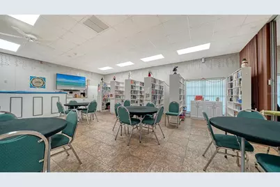 112 Oakwood Boulevard W, Sarasota, FL 34237 - Photo 27