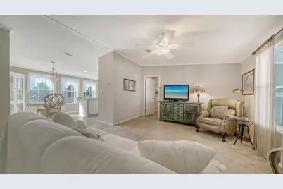 112 Oakwood Boulevard W, Sarasota, FL 34237 - Photo 3