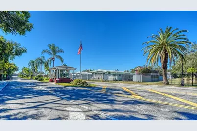 112 Oakwood Boulevard W, Sarasota, FL 34237 - Photo 41