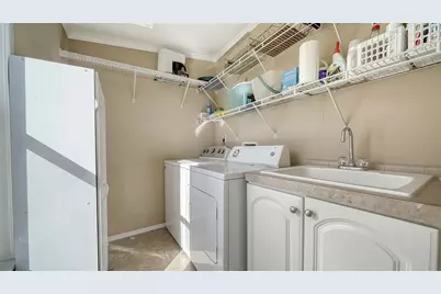 112 Oakwood Boulevard W, Sarasota, FL 34237 - Photo 9