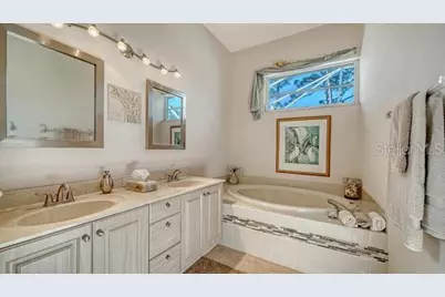 9559 Forest Hills Circle, Sarasota, FL 34238 - Photo 25